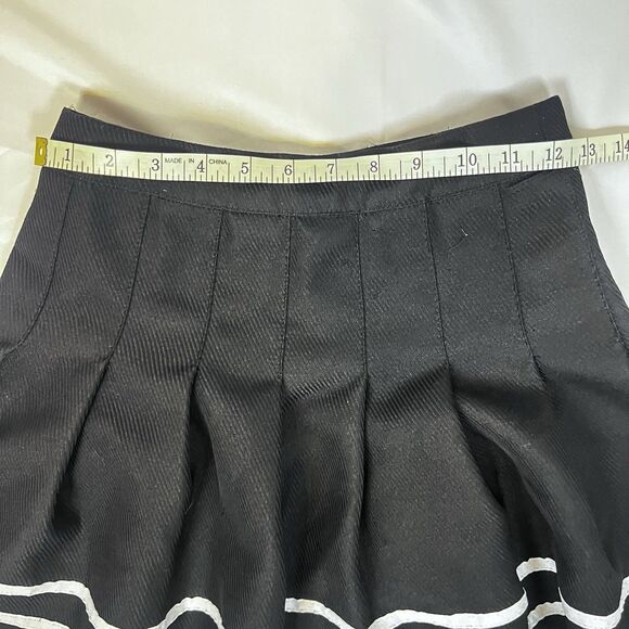 H & M Dark Gothicore Academia Women’s Pleaded Black With White Stripe Size 2 - Picture 2 of 9